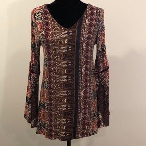 Burgundy tone with geometric design long sleeve